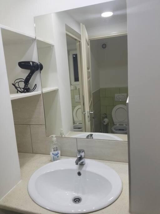 Big Cozy - Skyfall Apartment 3 Bdrm 6 Beds 1&Half Baths Budapest Esterno foto