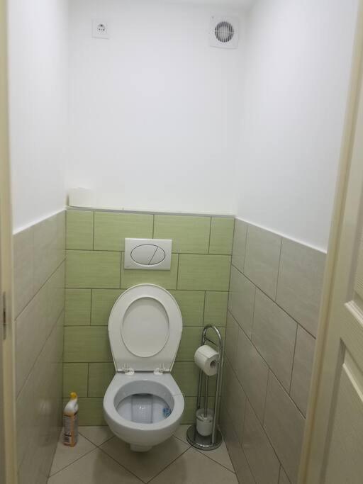 Big Cozy - Skyfall Apartment 3 Bdrm 6 Beds 1&Half Baths Budapest Esterno foto